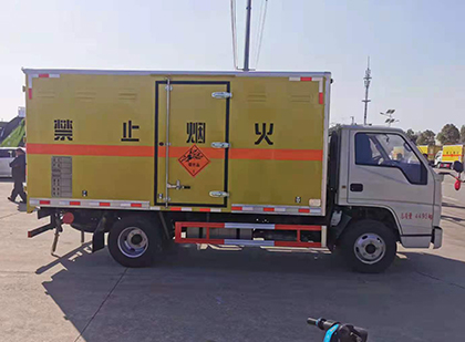 麻涌镇爆破器材运输车